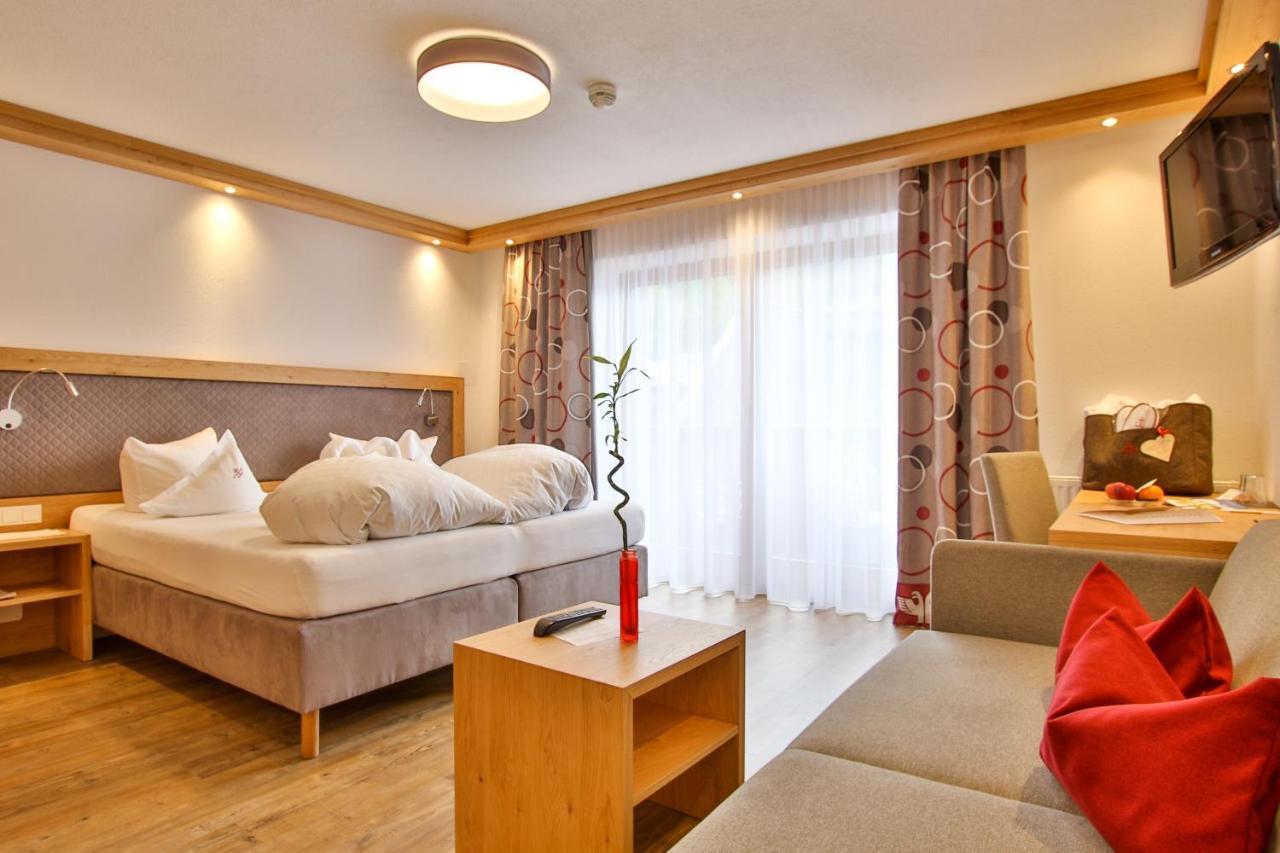Hotel Schwarzer Adler Наудерс Екстериор снимка